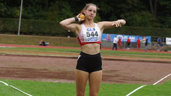An die Spitze des Feldes schafften es Lena Eichhorn über 300 Meter (43,20 Sekunden) und Amelie Schmitt (Foto) im Kugelstoß mit 11,17 Metern (Foto: LG Rhein-Wied).