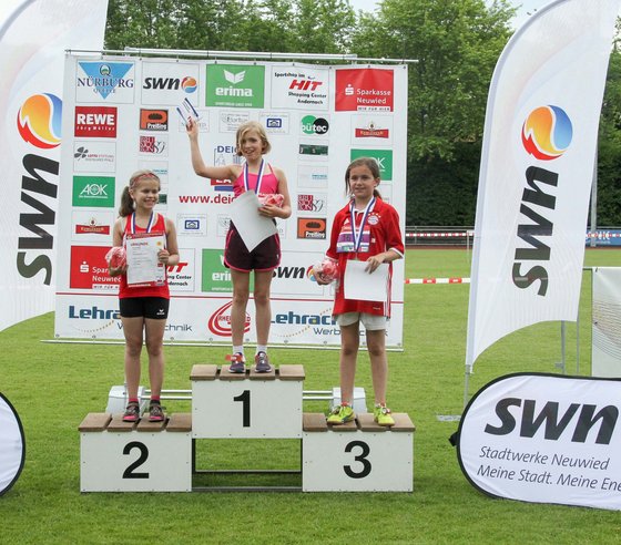 Siegerehrung in der W12 mit Jana Stampfl auf Platz 2 (Foto: Eventfotografie24).