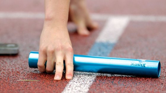 Es war ein Herzschlagfinale mit Happy-End: Die 4x200-Meter-Staffel hat im schnellen Starterfeld bei der hessischen Meisterschaft in Frankfurt die A-Norm für die deutsche Hallenmeisterschaft am 18./19. Februar in Dortmund erreicht (Foto: W. Birkenstock).
