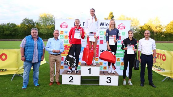 Bei den Frauen genoss Deichmeeting-Stammgast Sophie Weißenberg die Atmosphäre. Die Leverkusenerin gewann alle vier Disziplinen und somit logischerweise auch den Vierkampf (3824) vor ihrer Bayer-Vereinskollegin Lara Siemer (Foto: René Weiss).