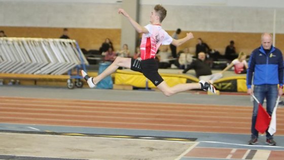 Robin Franz gelangen hohe (1,80 Meter) und weite (6,41 Meter) Sprünge auf die Plätze drei (Zweiter im LVR) beziehungsweise eins (Foto: Dieter Lösch).
