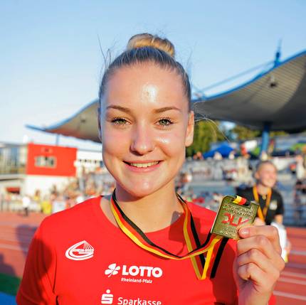 Gold für Sophia Junk bei der Jugend DM in Rostock (Foto: <a href="https://www.wolfgang-birkenstock.de/" target="_blank">Wolfgang Birkenstock</a>).